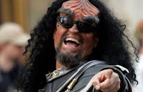 Klingon with sunglasses
